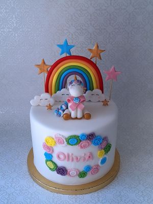 Szivárványos unikornis torta