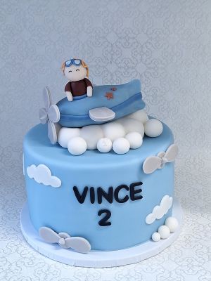 Repülőgépes kisfiú torta