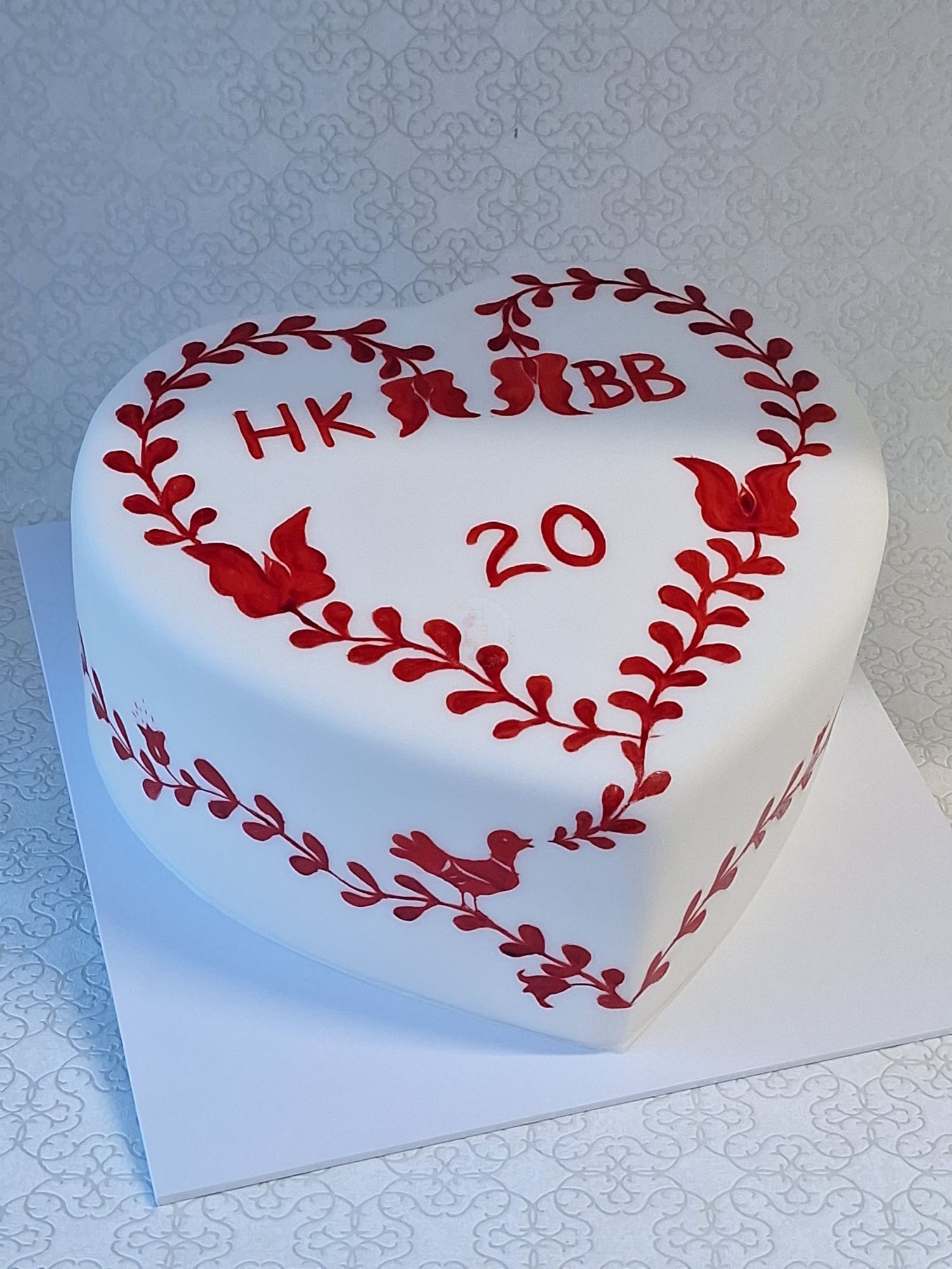 Magyar motívumos szív torta